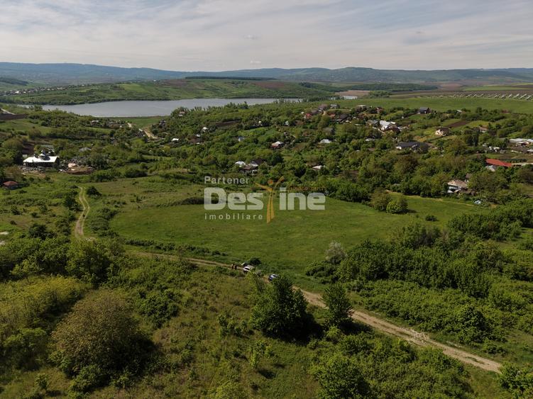 Teren compact intravilan 8000 mp vedere spre Lac, utilități