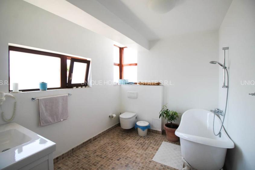 Pipera: Vila individuala cu 7 camere si teren de 500mp, renovata 2017!