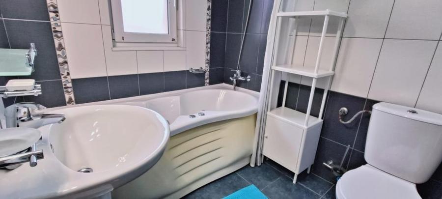 Vand casa cu teren de 900 mp in Harman