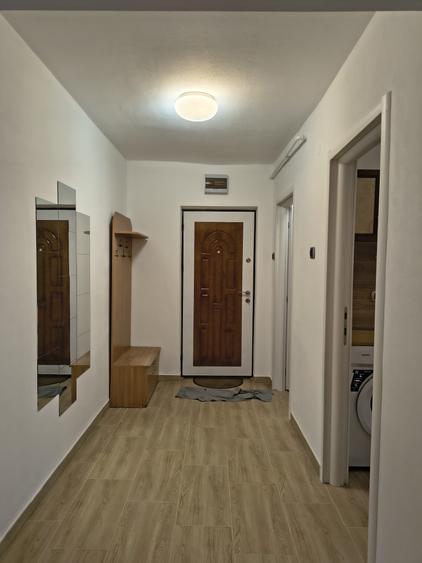 Apartament cu 3 camere de inchiriat zona Micro 3 Iazul Morilor etaj 1 renovaT