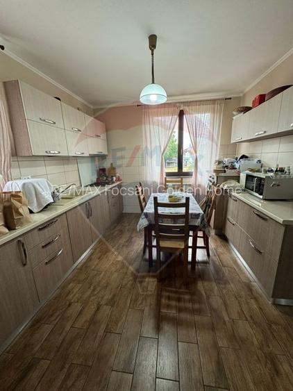 Casă / Vilă nouă cu 5 camere + casă bătranească renovată - 8
