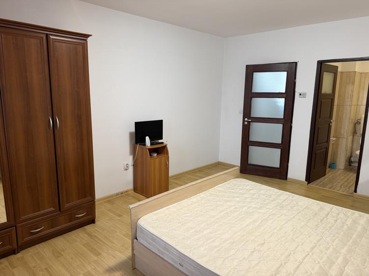 Apartament spatios 3 camere două băii Shopping City