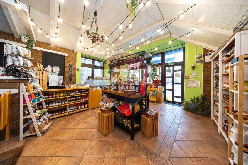 Pensiune cu restaurant și spații comerciale, central Râșnov - 28