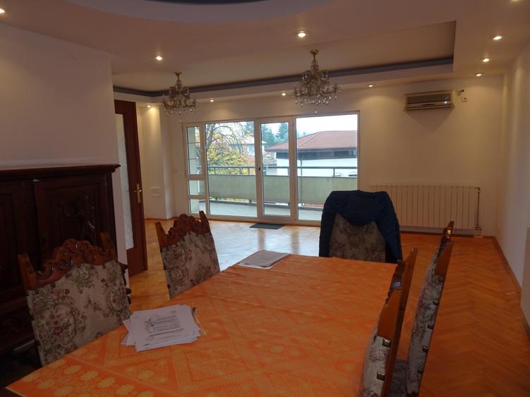 Bloc tip boutique, constr. 2000, parcare subterana si 2 intrari