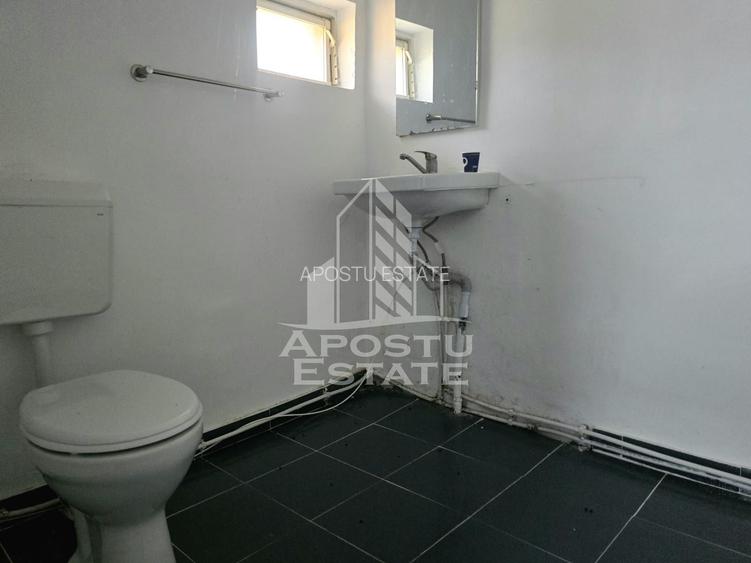 Spatiu comercial, cu locuinta, in Curtici
