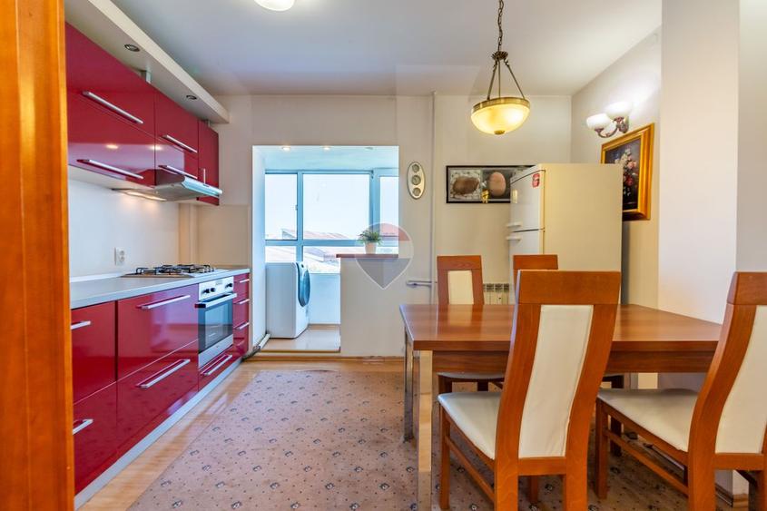 Apartament 3 camere, spatios în zona P-ta Sfanta Vineri/Centru Vechi