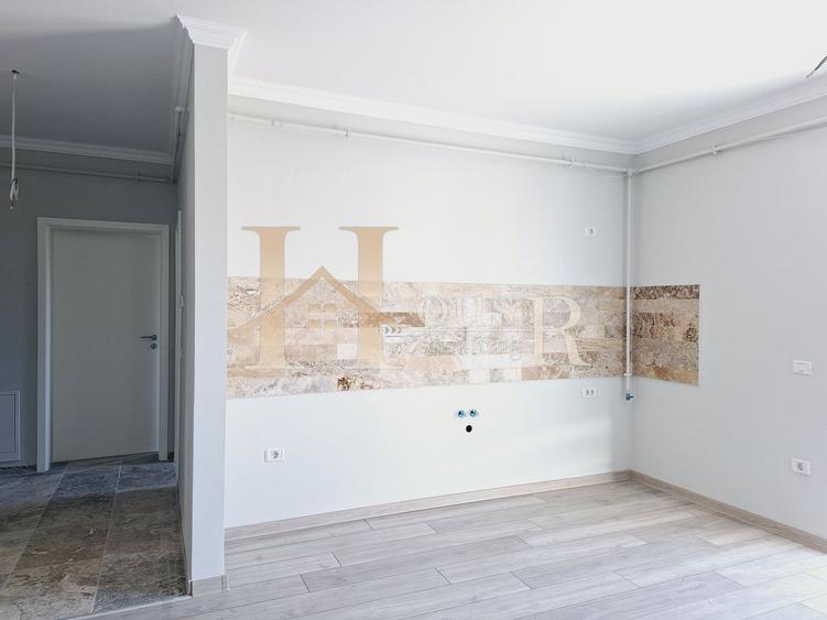 BLOC FINALIZAT TIP VILA. STRADA ASFALTATA. GRADINA PRIVATA.