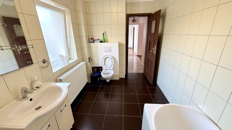 4 camere Bulevardul Unirii - Parcare in proprietate - 5 min. Metrou
