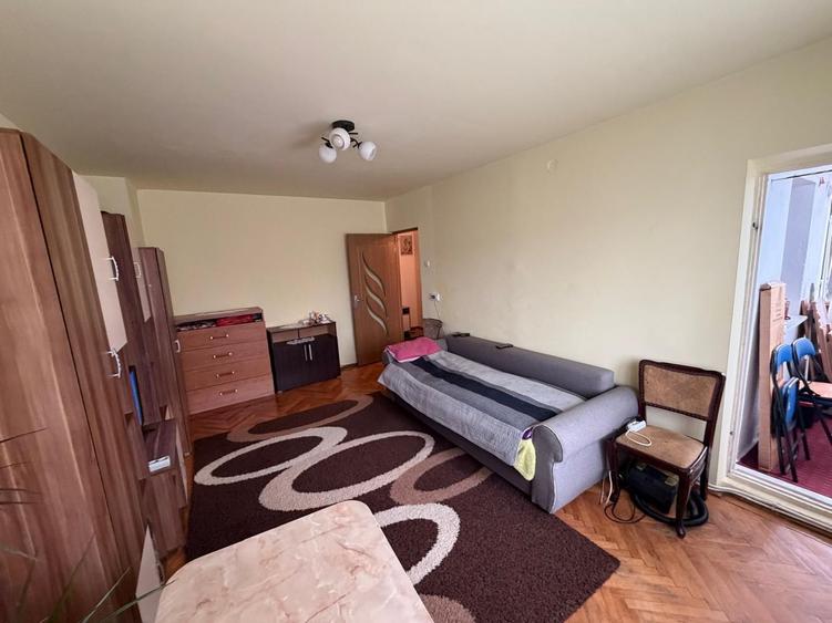 Apartament 3 camere decomandat 70 mp Crângului + Garaj