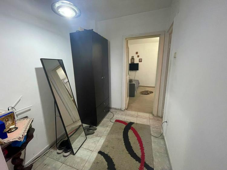 Apartament 2 camere-Cantemir-Podu Ros-etaj intermediar
