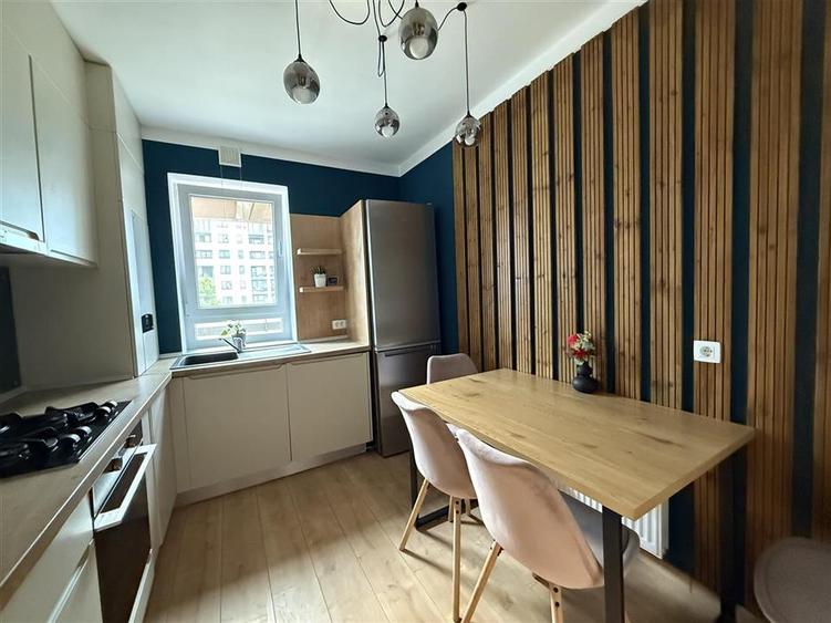 Apartament doua camere Pietonal Coresi Avantgarden ( Kasper )