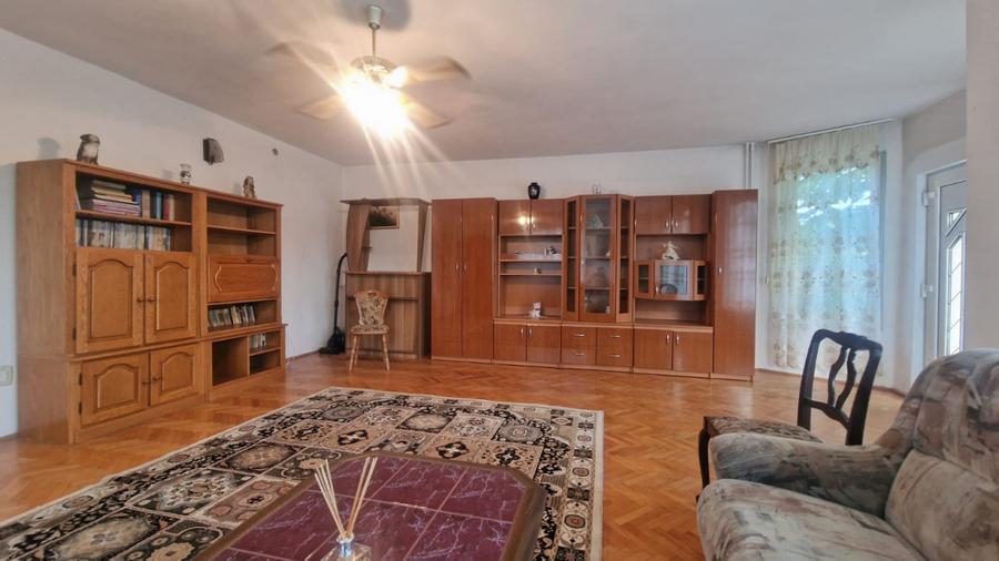 INCHIRIERE Casa individuala D + P + E + M cu 8 Camere 5 Bai 750 mp Teren CETATE