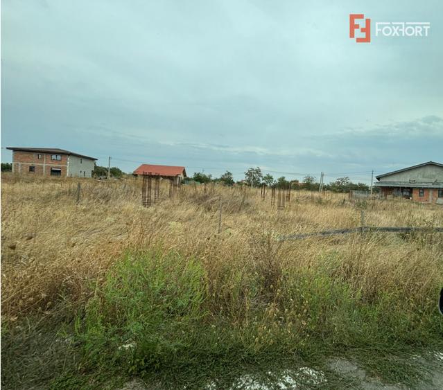 Teren intravilan de 922 mp cu utilitati - Ianova
