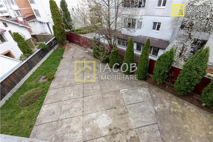 1/2 Duplex  S+D+P+2E, 455 mp in zona centrala a mun. Bacau
