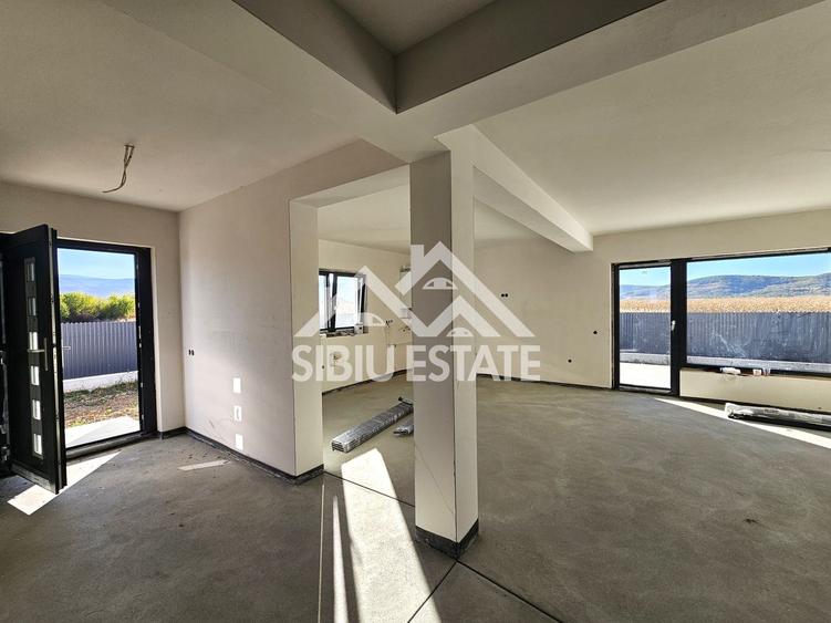 Casa 5 camere, TEREN MARE, pret BUN