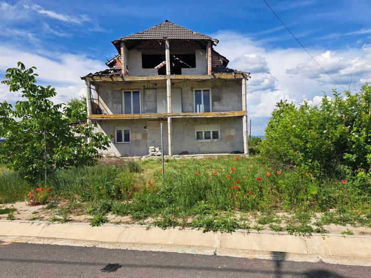 Vanzare casa semifinisata in Teius