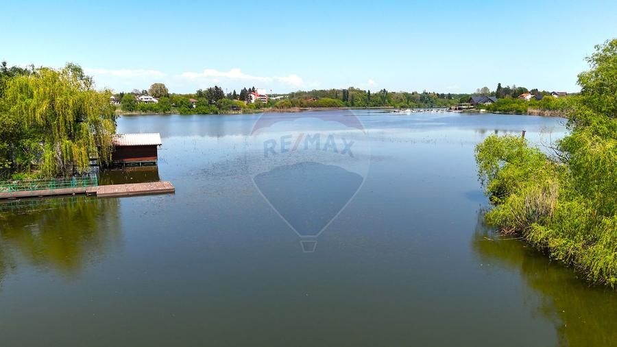 Proprietate unica, vila si 8000 mp pe malul lacului Snagov