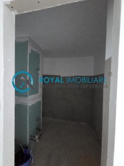 Royal Imobiliare - Vanzare apartament 3 camere zona Malu Rosu