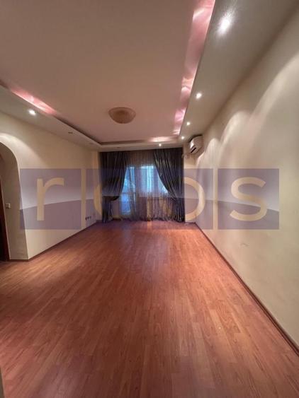 VANZARE 2 CAMERE SEMIDECOMANDAT TINERETULUI