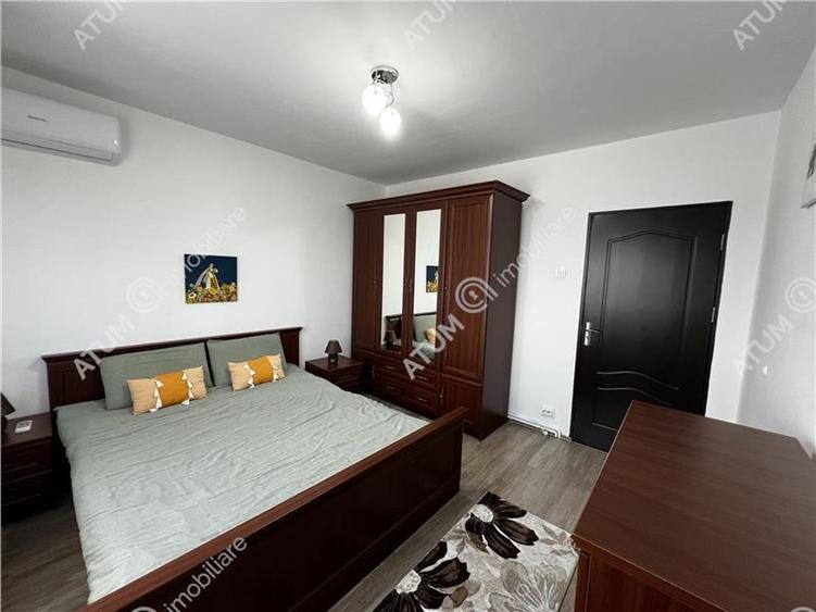 Apartament 3 camere la etaj intermediar si pivnita zona Vasile Aaron