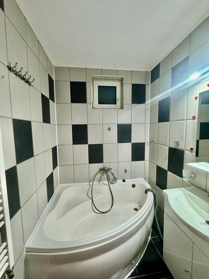 Apartament 2 camere,zona 1Decembrie