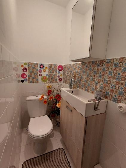Apartament 3 cam, an 1981, mobilat si utilat, 2 bai, debarale, loc parcare