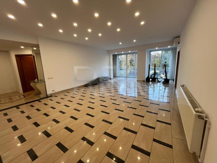Apartament 4 camere  Resedinta