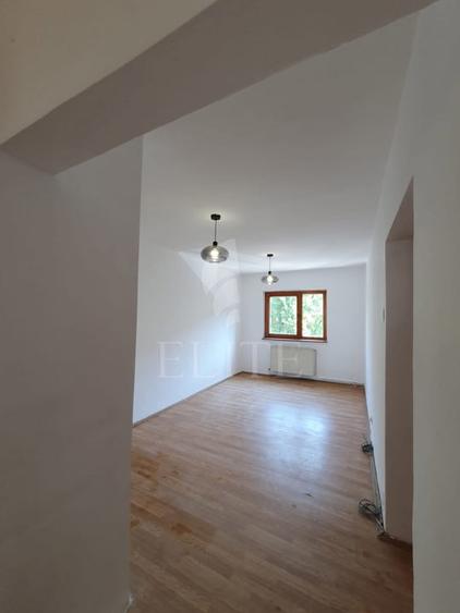 Apartament 3 camere în zona MOGOSOAIA
