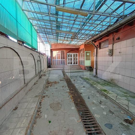 Casa cu 6 camere si garaj pretabil afacere zona Malu Rosu