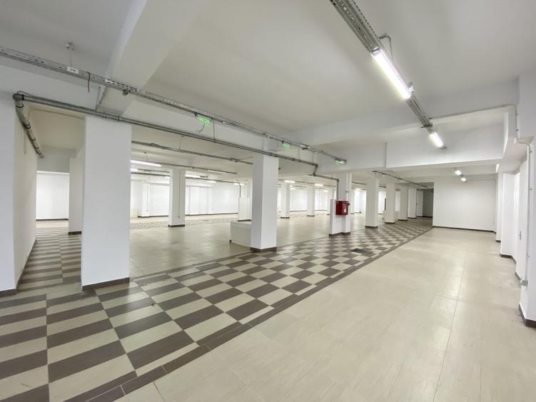 Spatiu stradal cu destinatie comercială
