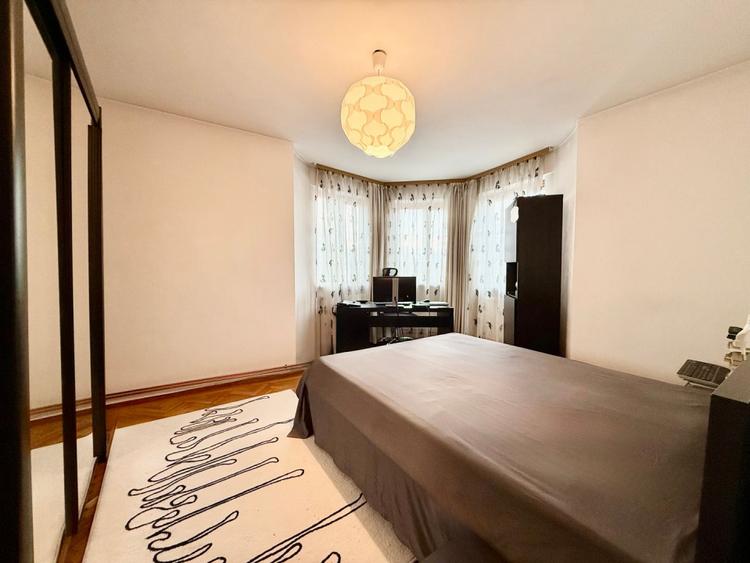 2 camere | 54 MP | 3 Boxe | DOROBANTI