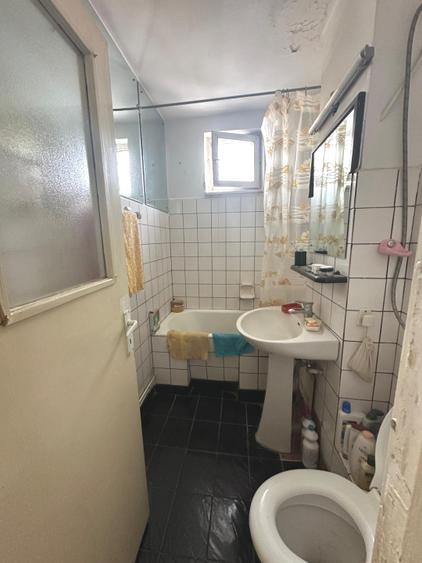 Două camere, situat în zona Vlahuță