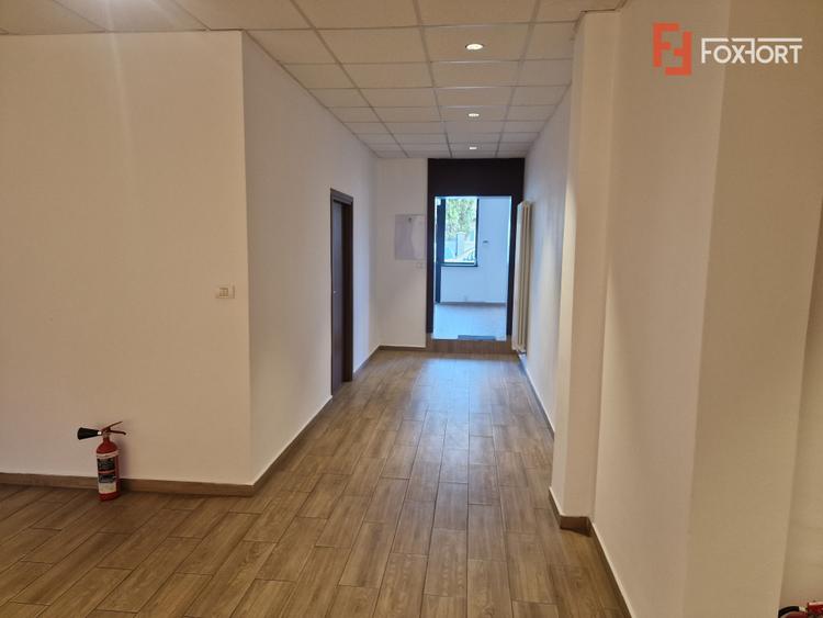 Spatiu comercial cu 16 incaperi - zona Mehala