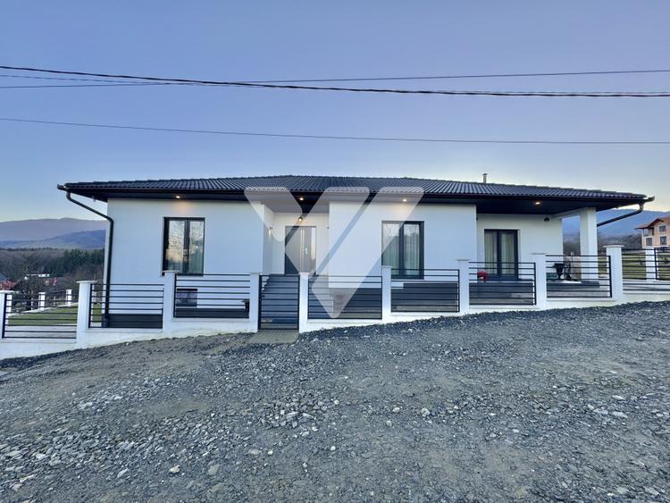 Casa 5 camere pe un nivel, teren 600 mp, priveliste, garaj - Tocile