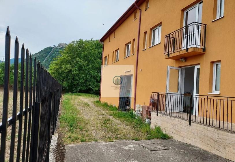 Cladire la cheie 2 ap si 8 garsoniere Deva cartier Grigoresc 495 mp