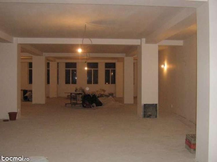 Spatiu comercial et 1 si 2 - 350mp /nivel ultracentral
