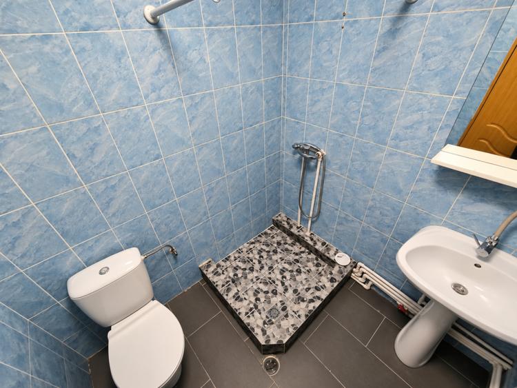 Casa izolata cu 3 camere + curte proprie (500mp) Cartier Iris
