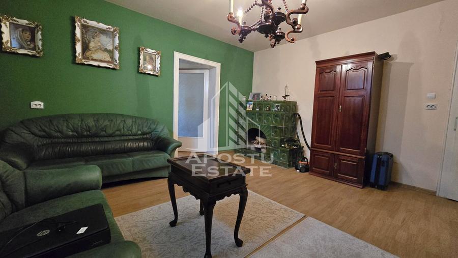 Casa individuala de vanzare, 5 camere, 3 bai, teren 1700 mp, Giarmata