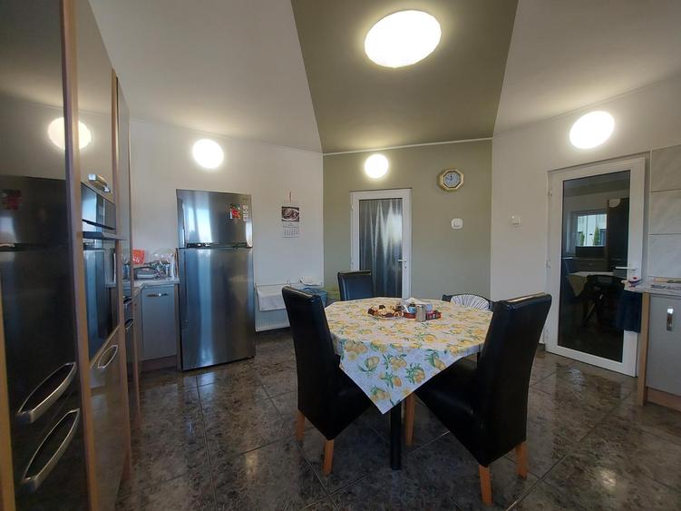 Vila cu 9 camere in zona Spitalului Judetean - str.Gh.Doja