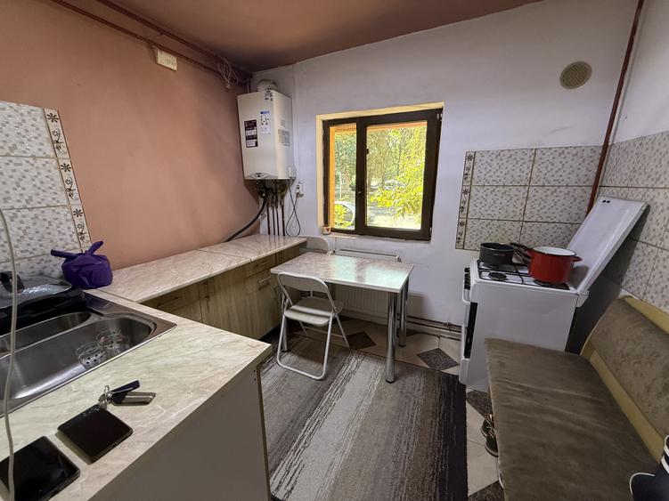 Apartament cu 3 camere, decomandat, parter - Baba Dochia