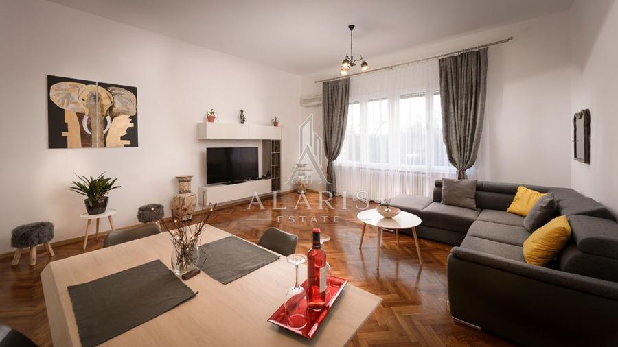 Apartament la casa cu 4 camere, 2 bai, zona Centrala