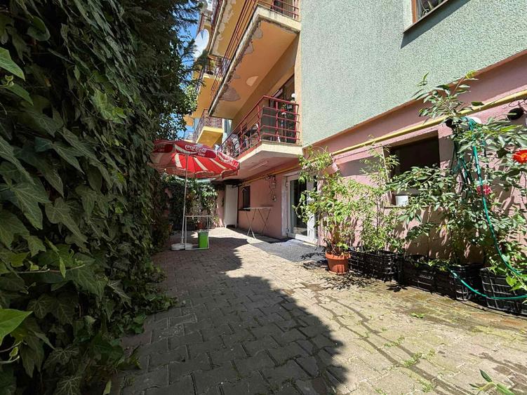 Apartament de închiriat  – 3 camere, curte proprie, zona Câmpului