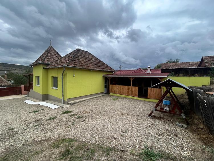 Casa ultrafinisata de vanzare in Rascruci cu teren de 2936 mp