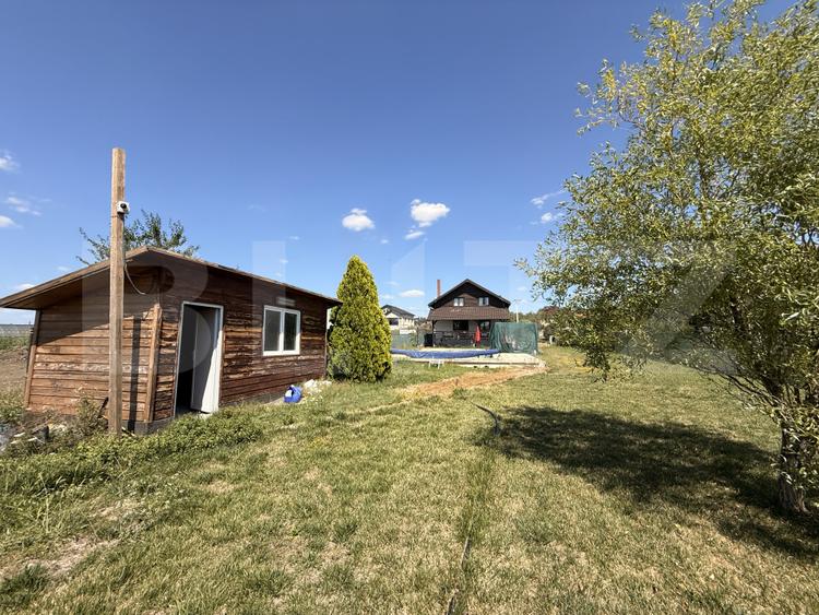 Casă P + M și curte 2200 mp, cu piscină 50 mp, teren fotbal, Urechești
