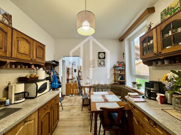 Apartament la casa cu 3 camere, 72mp utili + pivnita si magazie (30mp)