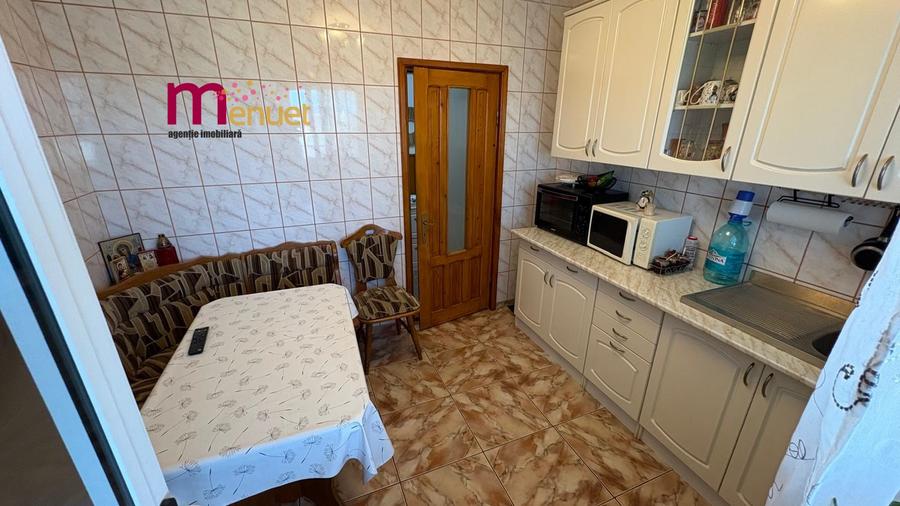 Apartament 3 camere,Central,etaj 8,gaze,mobilat