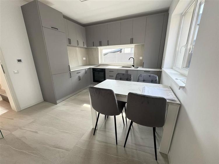 Casa moderna 4 camere 2 bai si curte Selimbar