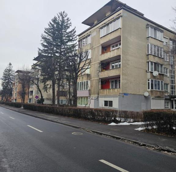 Inchiriere apartament 2 camere etaj intermediar Tractorul- Goga