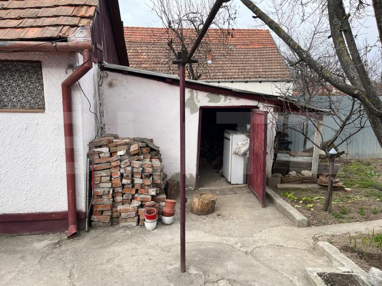 Vand casa in Oradea, intr-o zona linistita, aproape de centru comercial