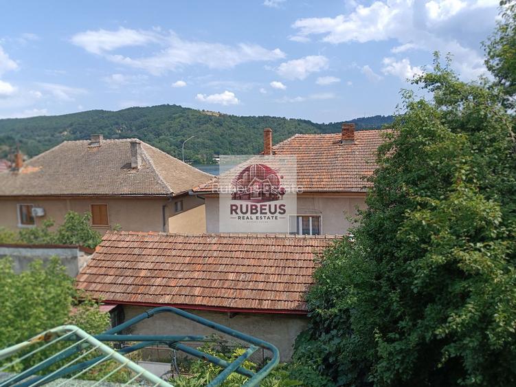 Casă solidă în Orșova, S+P+E, 220 mp, teren 284 mp - 48